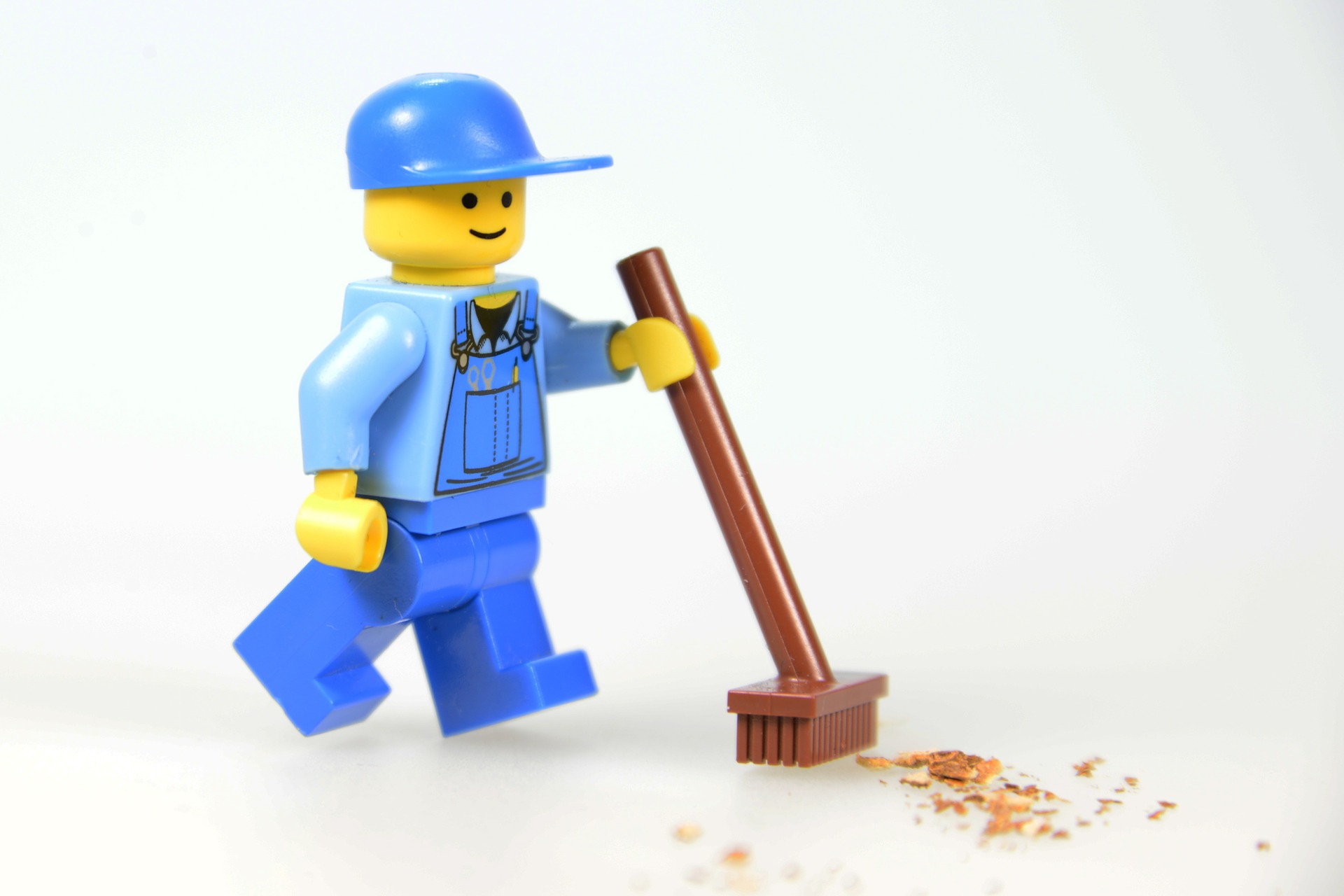 Lego man cleaning