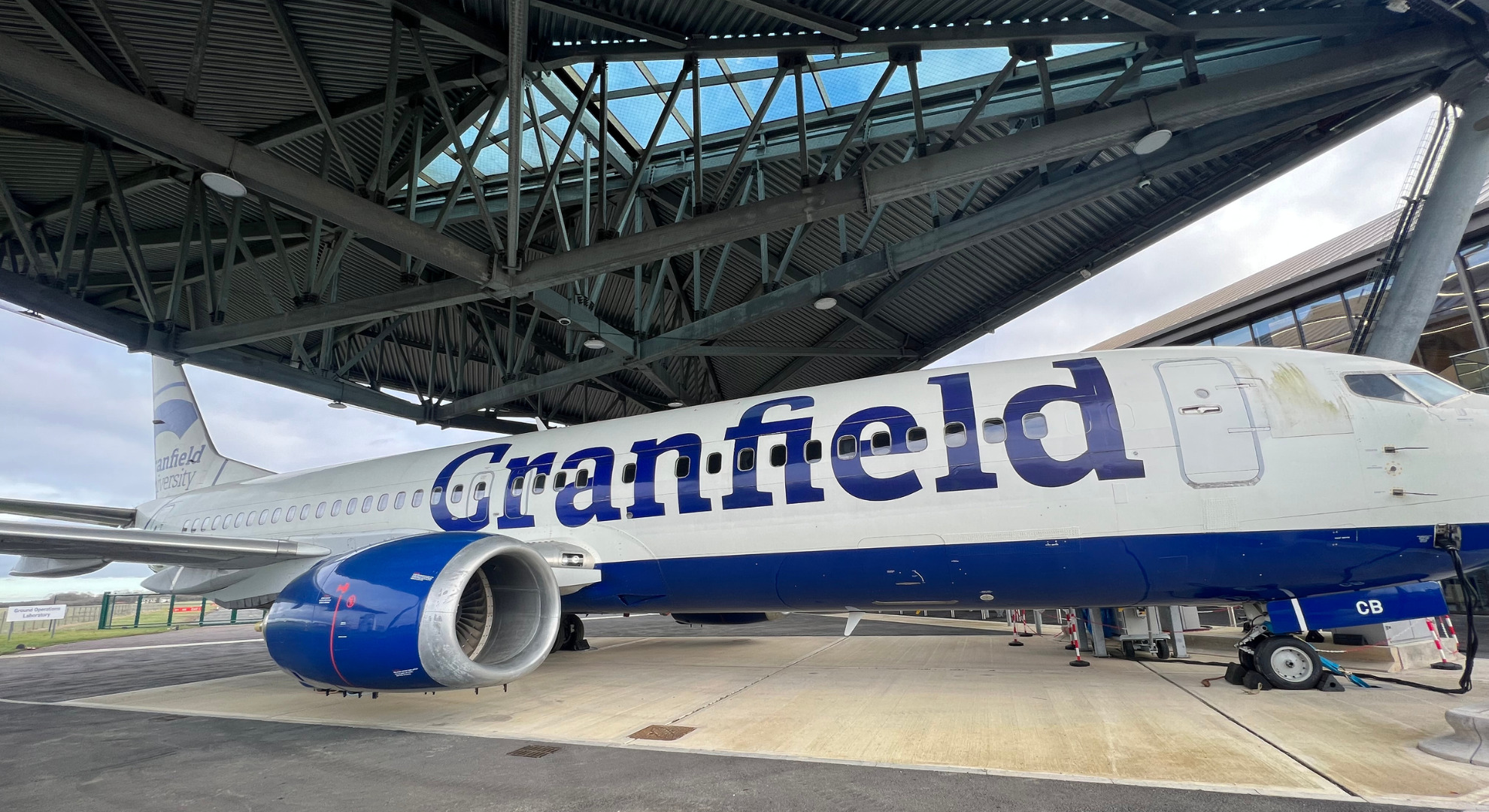 Cranfield Boeing 737-800